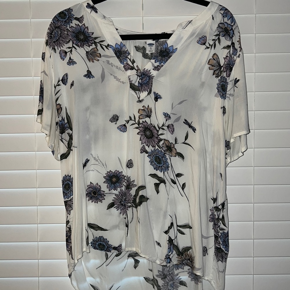 Old Navy XL Short Sleeve w/ Floral Design